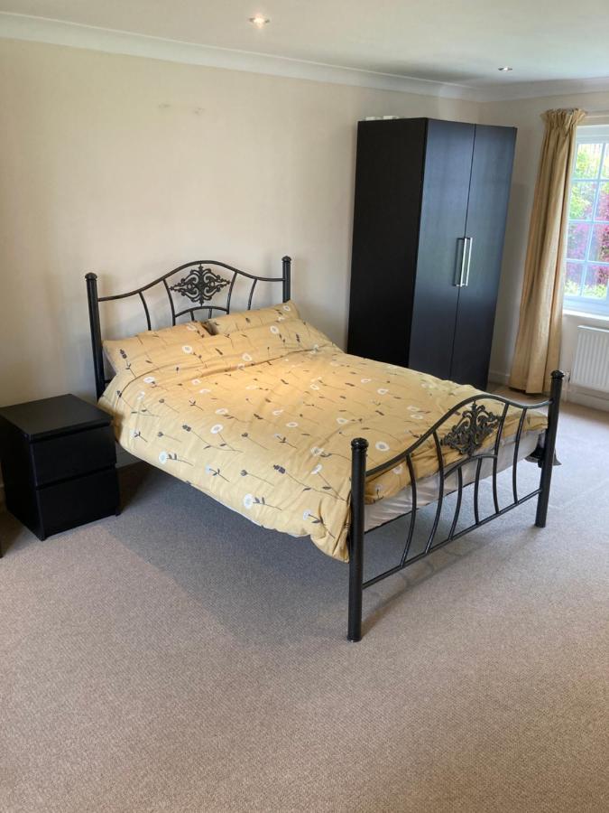 9 Chudleigh Close Apartman Bedford Kültér fotó